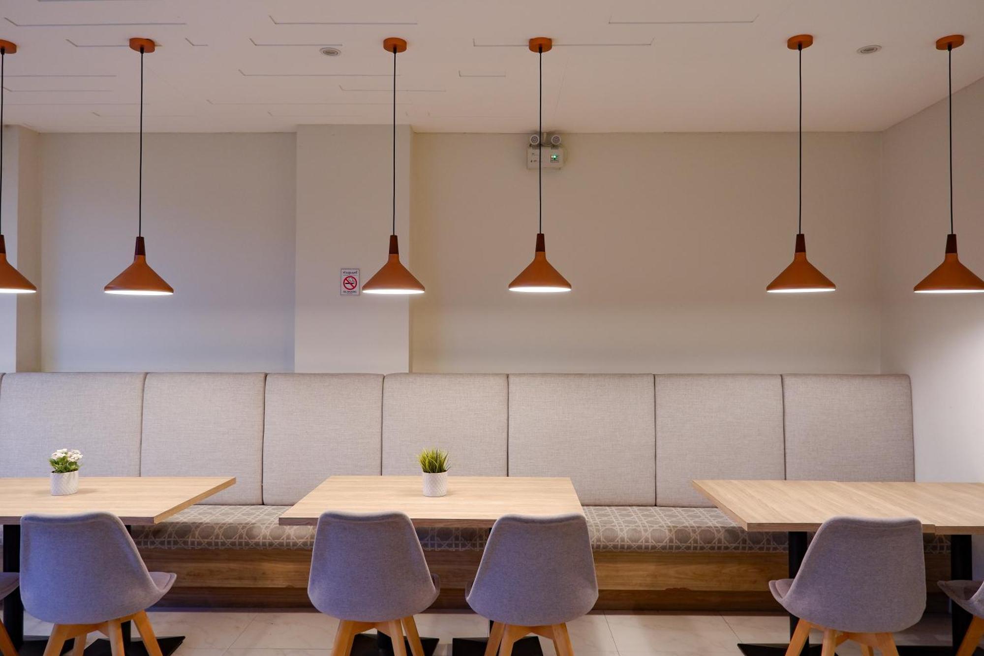 โรงแรมแคแนลลิส สุวรรณภูมิ แอร์พอร์ต กรุงเทพมหานคร ภายนอก รูปภาพ The interior of a restaurant